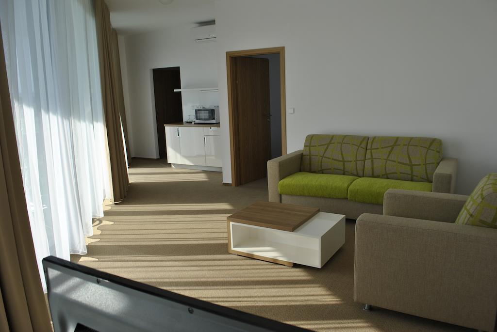 Hotel Golf Jezera Ostrozska Nova Ves Exterior photo