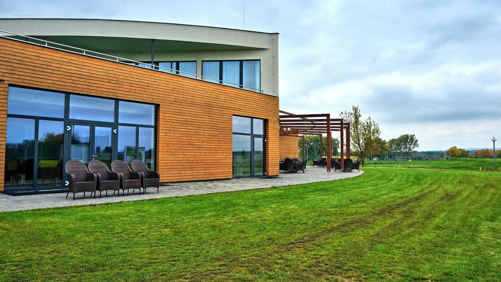 Hotel Golf Jezera Ostrozska Nova Ves Exterior photo