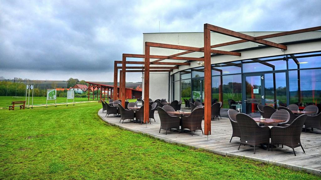 Hotel Golf Jezera Ostrozska Nova Ves Exterior photo